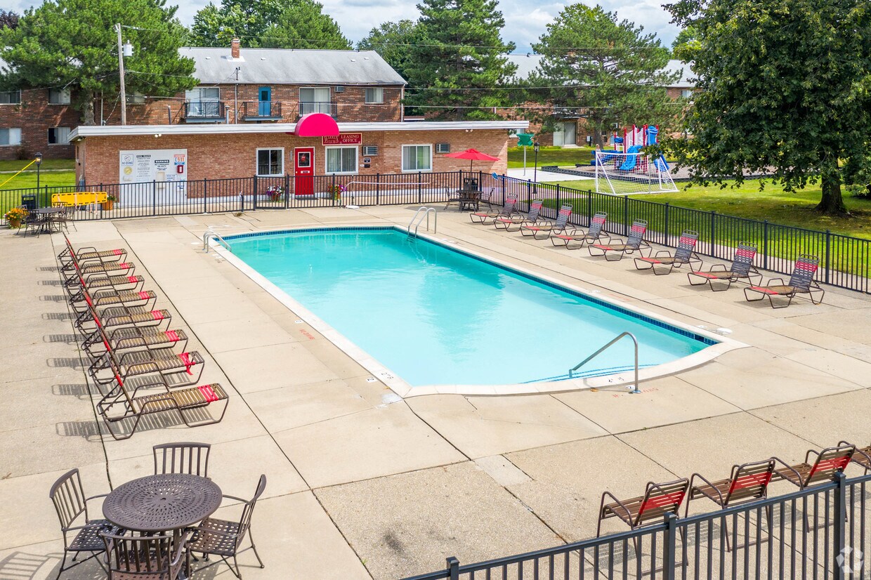 Warren Club Apartments Warren, MI