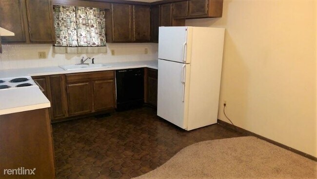 Building Photo - 2 br, 1 bath Townhome - 3904 W. Elm