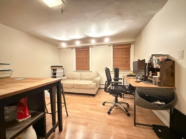 Building Photo - 259 Beacon St