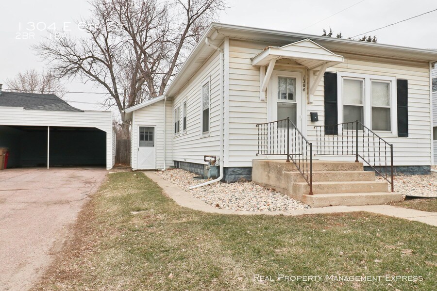 1304 E 6th St, Sioux Falls, SD 57103 House Rental in Sioux Falls, SD