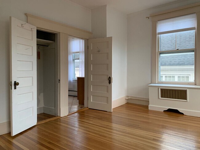 Building Photo - 136 Bartlett Avenue