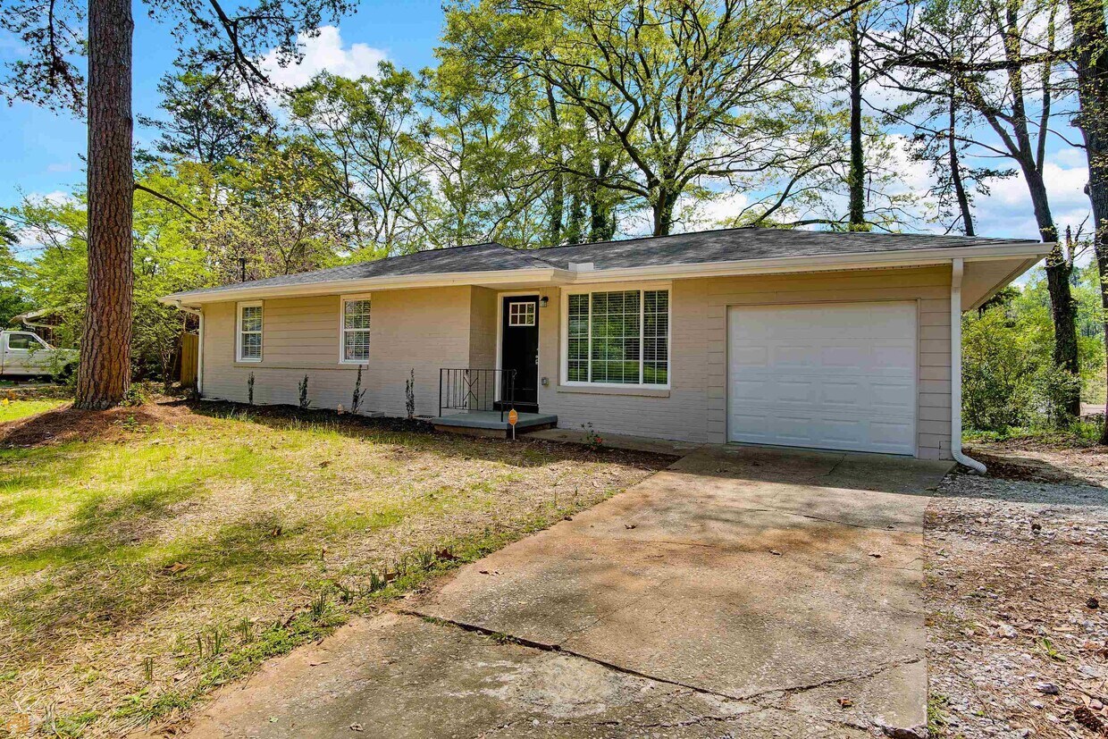 Primary Photo - 157 Ruzelle Dr SE