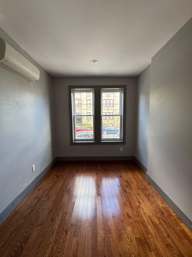Building Photo - 35 Van Wagenen Ave
