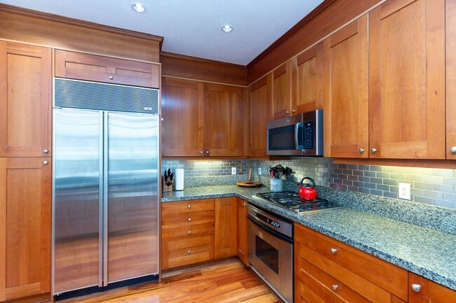 Building Photo - 2 Bed, 2 Bath Condo at Park Place-Downtown...