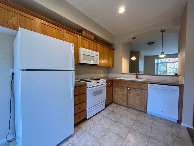 Foto del edificio - Immaculate 3 Bed + 2 Bath Townhome in Beav...