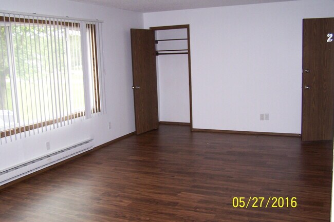 Foto del edificio - 2745 Summer Dr