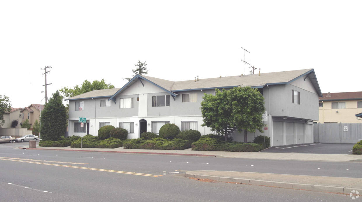 Building Photo - 808-816 Orchard Ave