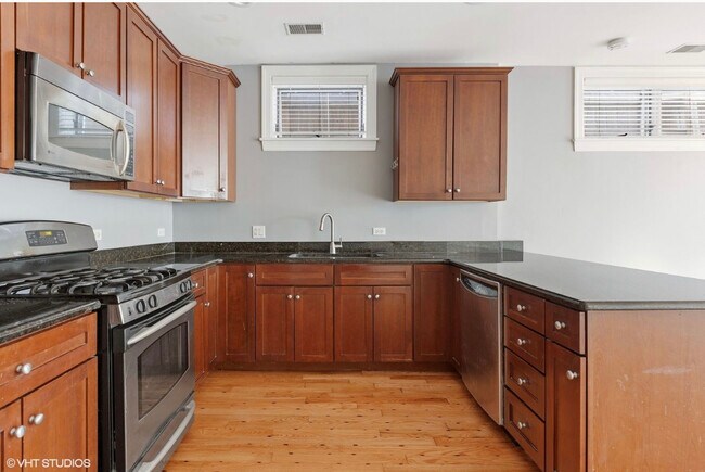 Building Photo - 4040 N Mozart St