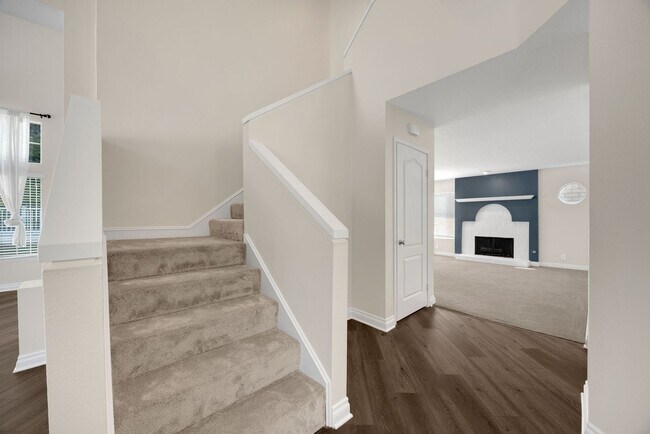 Foto del edificio - Beautiful Remodeled Two Story 4 Bed 2.5 Bath Home w/ Solar + 3 Car Garage