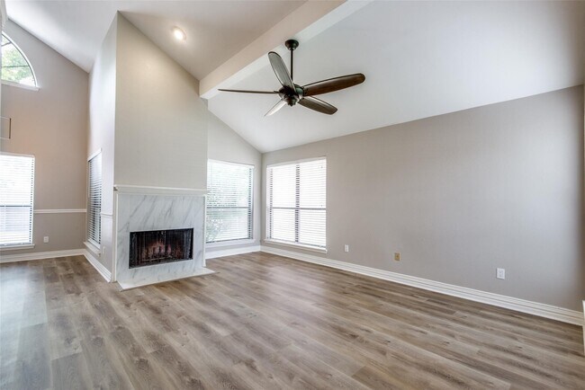 Foto del edificio - 3813 Beaumont Ln