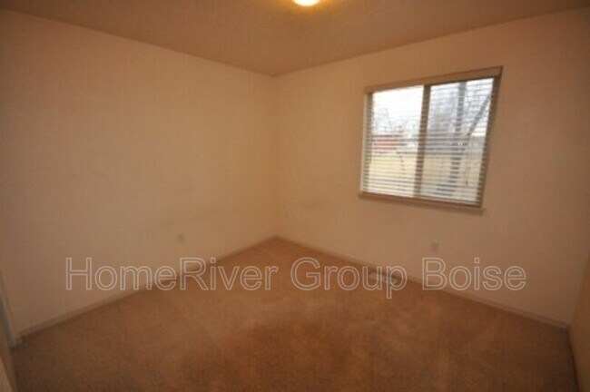 Building Photo - 2296 W Kootenai St