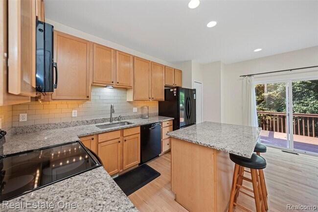 Foto del edificio - 38282 Saratoga Cir