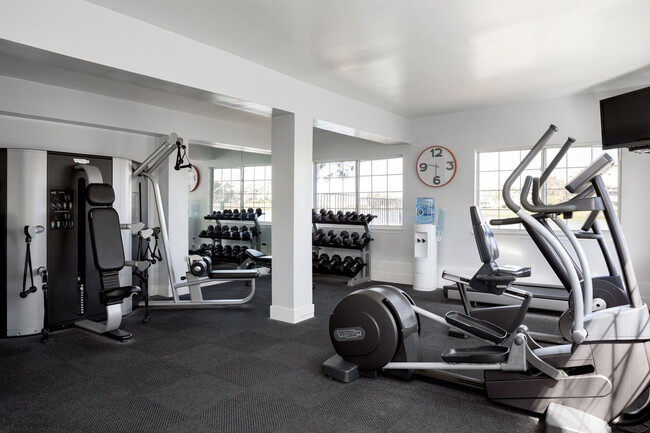 Building Photo - Chesapeake Point