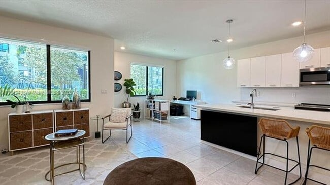 Foto del edificio - 4640 NW 84th Ave