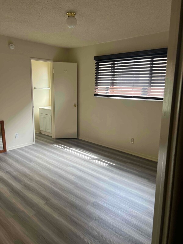Foto del edificio - 10772 Woodbine St