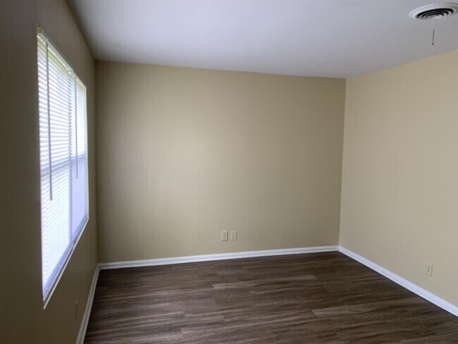 Building Photo - 230 Frieda Ln
