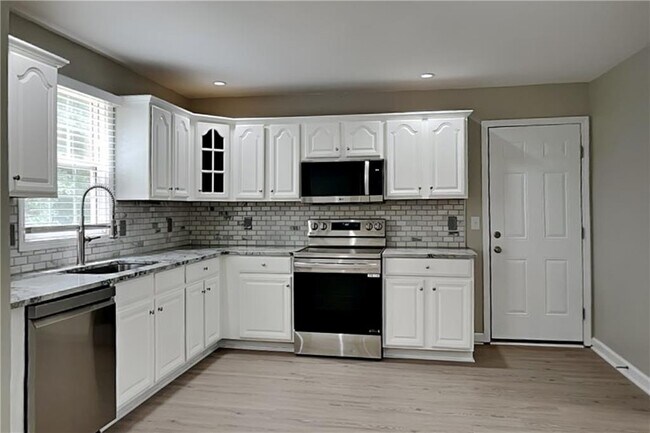Building Photo - 74 Woodsfield Ln