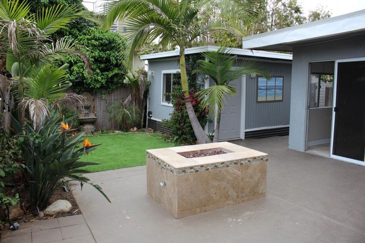 Foto principal - Carlsbad Blvd (Single Story Duplex)