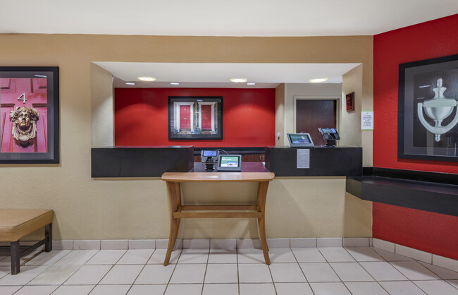 Lobby and Guest Check-in - Furnished Studio - Orlando