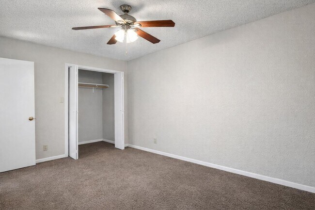 Building Photo - 2-bedroom 1 bath duplex Country living close to town AVAILABLE NOW!