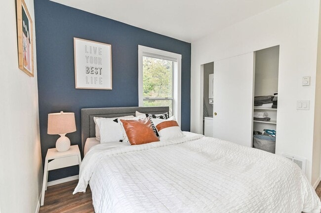 Building Photo - Beautiful 1 bed 1 bath apartment AVAILABLE NOW