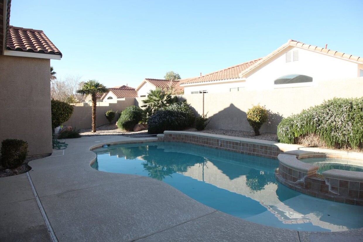 Foto principal - Beautiful 3 bedroom home with private pool