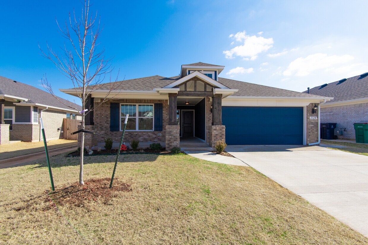 Primary Photo - 2324 Roca Dr