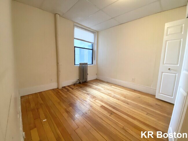 Building Photo - 459 Cambridge St