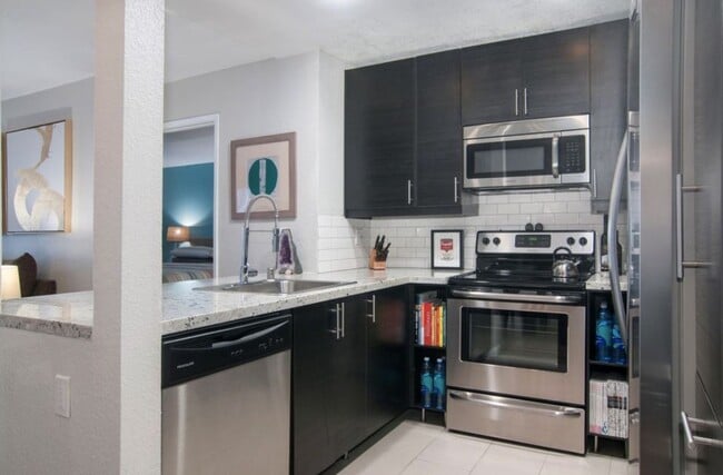 Building Photo - Spacious 2BR/2BA