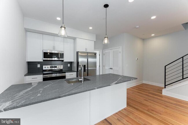 Foto del edificio - 2931 Salmon St