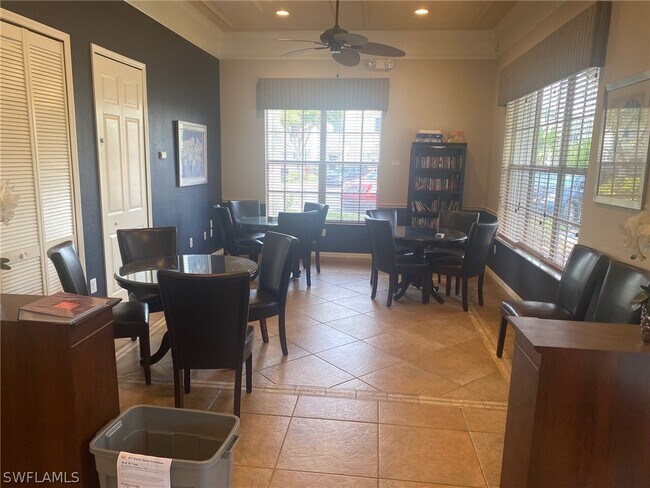 Foto del edificio - 10103 Spyglass Hill Ln