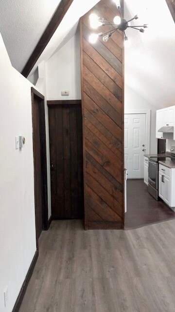 Foto del edificio - 354 Lakewood Rd