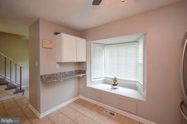 Foto del edificio - 12921 Trumbull Dr
