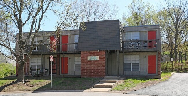 Building Photo - 1401 S Cunningham Ave
