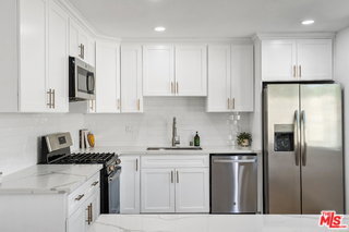 Building Photo - 733 Hayworth Ave