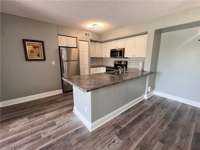Foto del edificio - 1240 Wildwood Lakes Blvd