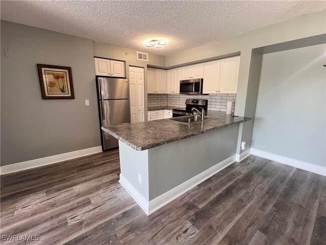 Building Photo - 1240 Wildwood Lakes Blvd
