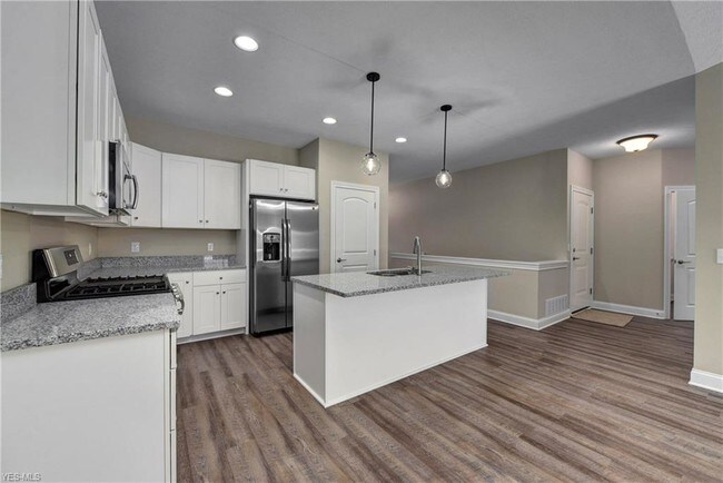 Foto del edificio - 25784 Center Ridge Rd