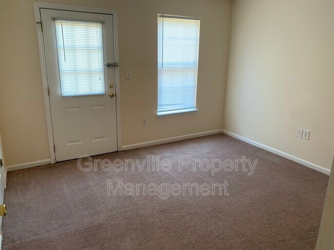 Foto del edificio - 3005 MacGregor Downs Rd