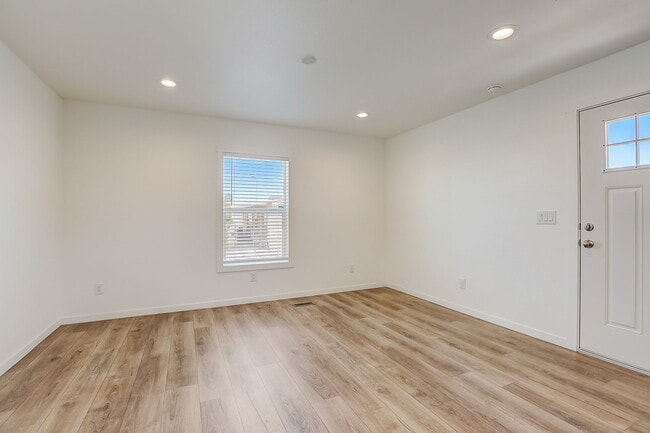 Building Photo - 3139 E Sahara Ave