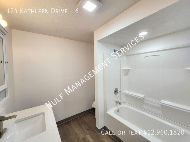 Building Photo - 124 Kathleen Dr