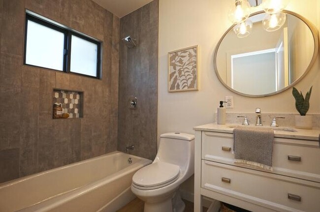 Building Photo - 436 W Valerio St