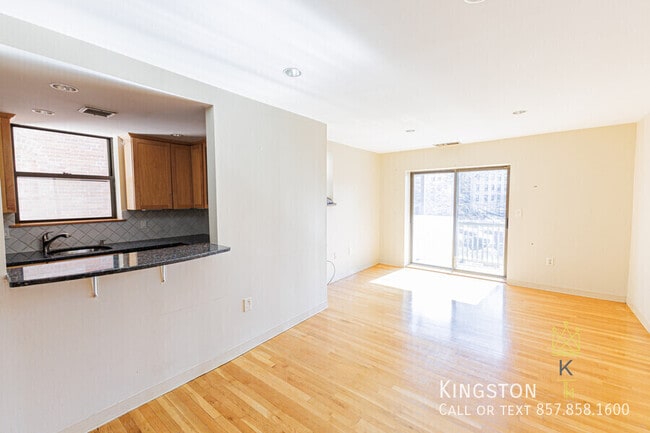 Building Photo - 96 Gainsborough St