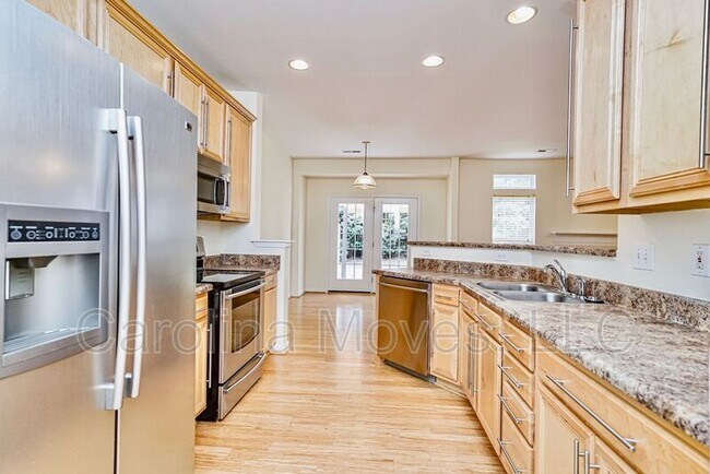 Building Photo - 323 Majesty Ct