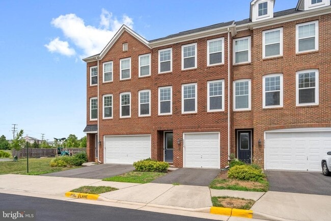 Building Photo - 42298 Lancaster Wds Sq