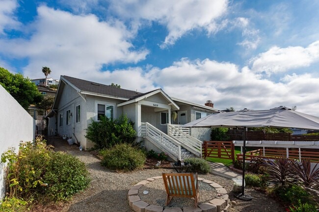Building Photo - Remodeled Craftsman with Large Yard!
