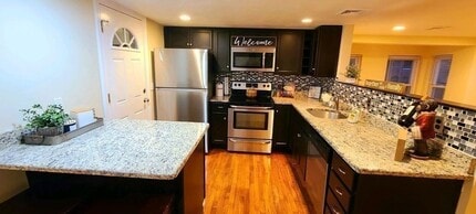 Building Photo - 7 Jaques St