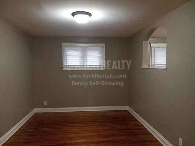Building Photo - Cozy 2 bedroom, 1 bathroom home!