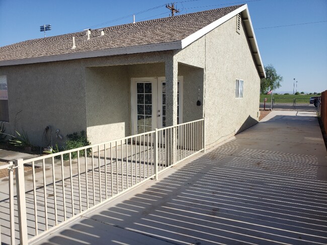Foto del edificio - 911 Riverview Dr