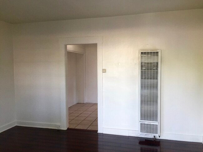 living room - 559 Lincoln Ave